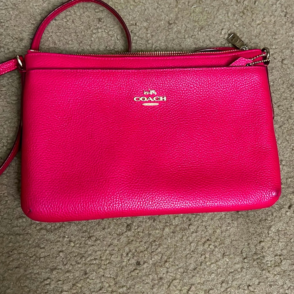 Coach crossbody bag, great condition, pink color